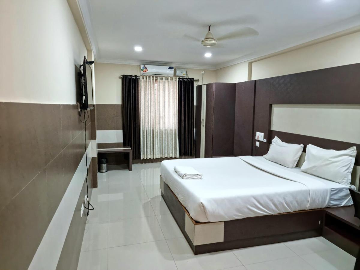 Js Grand Residency Hotel Palakkad Exterior photo