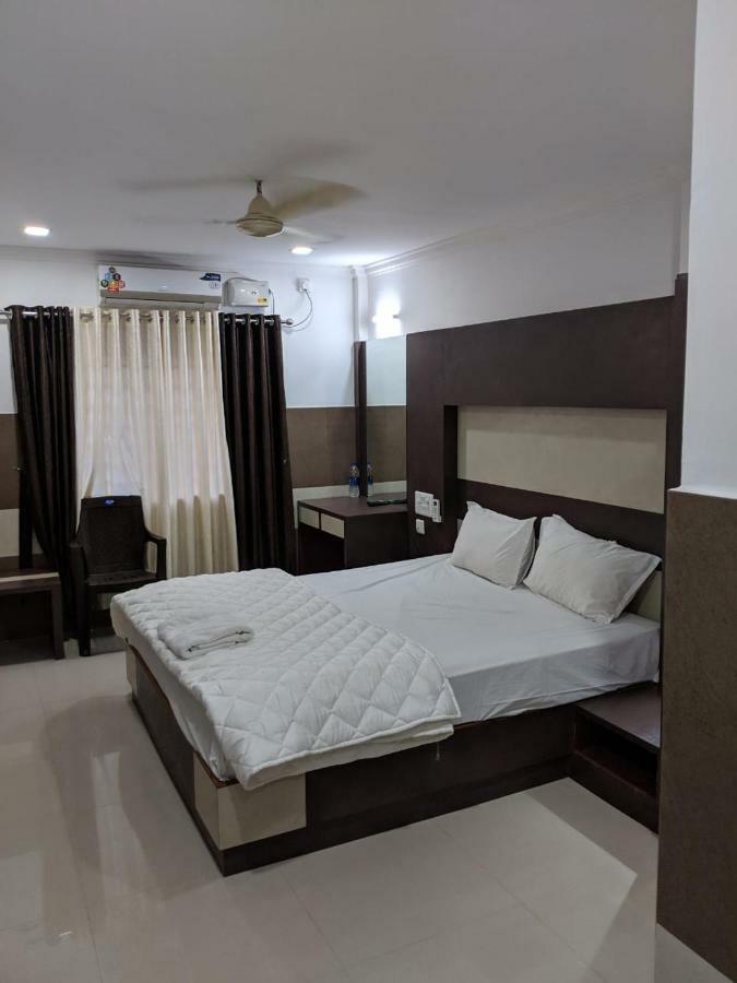 Js Grand Residency Hotel Palakkad Exterior photo